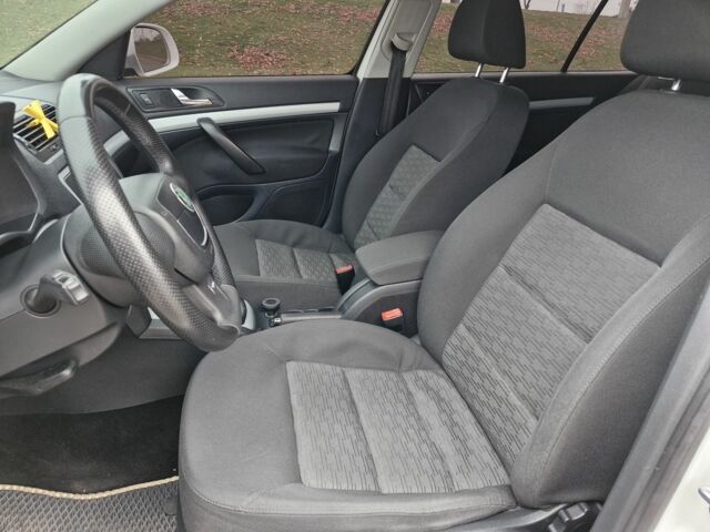 Білий Шкода Октавія, об'ємом двигуна 1.6 л та пробігом 200 тис. км за 8300 $, фото 14 на Automoto.ua