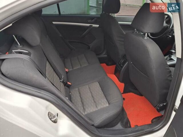 Белый Шкода Октавия, объемом двигателя 1.6 л и пробегом 240 тыс. км за 8100 $, фото 19 на Automoto.ua