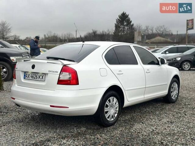 Белый Шкода Октавия, объемом двигателя 1.8 л и пробегом 218 тыс. км за 7200 $, фото 3 на Automoto.ua