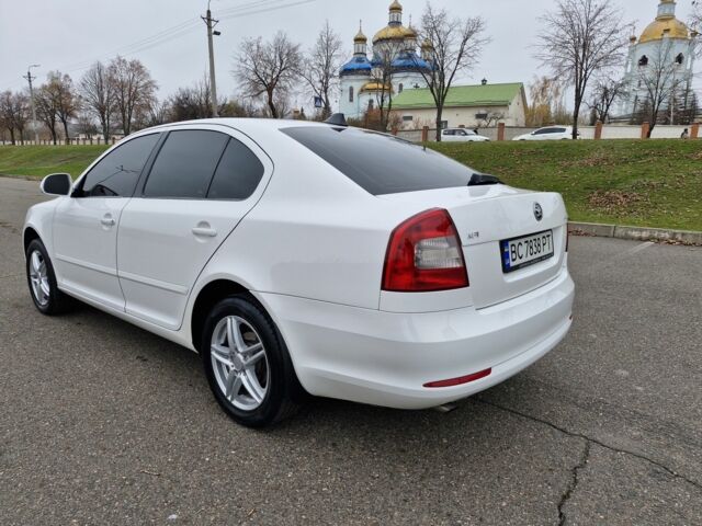 Білий Шкода Октавія, об'ємом двигуна 1.6 л та пробігом 200 тис. км за 8300 $, фото 5 на Automoto.ua