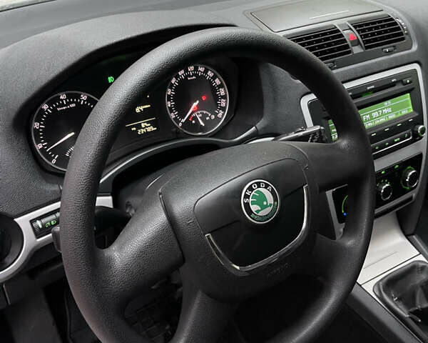 Белый Шкода Октавия, объемом двигателя 1.6 л и пробегом 235 тыс. км за 6900 $, фото 6 на Automoto.ua