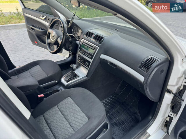 Белый Шкода Октавия, объемом двигателя 1.8 л и пробегом 283 тыс. км за 6499 $, фото 10 на Automoto.ua