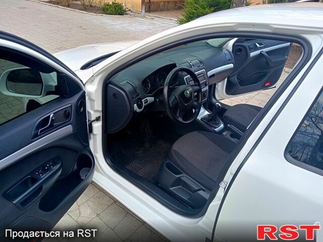 Белый Шкода Октавия, объемом двигателя 1.6 л и пробегом 155 тыс. км за 7600 $, фото 6 на Automoto.ua