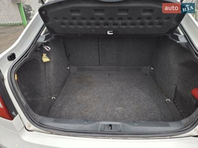 Белый Шкода Октавия, объемом двигателя 1.6 л и пробегом 240 тыс. км за 8100 $, фото 23 на Automoto.ua