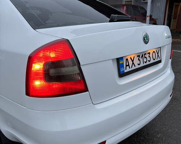 Білий Шкода Октавія, об'ємом двигуна 1.6 л та пробігом 251 тис. км за 5999 $, фото 9 на Automoto.ua