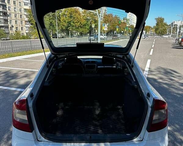 Белый Шкода Октавия, объемом двигателя 1.8 л и пробегом 251 тыс. км за 5500 $, фото 4 на Automoto.ua