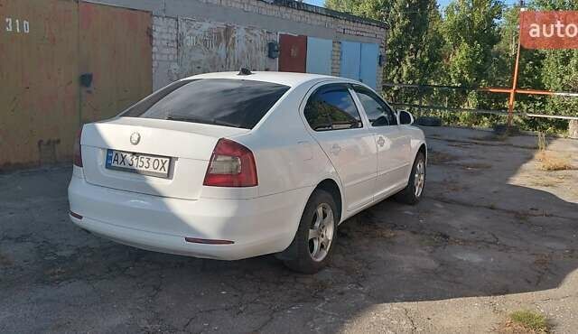 Белый Шкода Октавия, объемом двигателя 1.6 л и пробегом 250 тыс. км за 6500 $, фото 3 на Automoto.ua