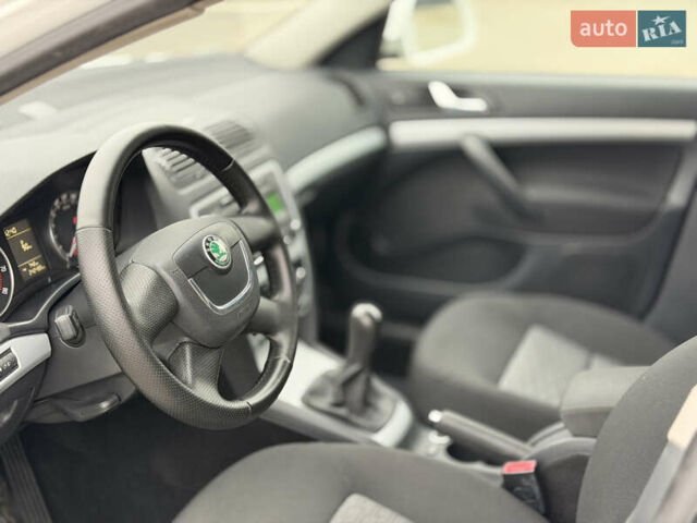 Белый Шкода Октавия, объемом двигателя 1.6 л и пробегом 239 тыс. км за 7999 $, фото 23 на Automoto.ua