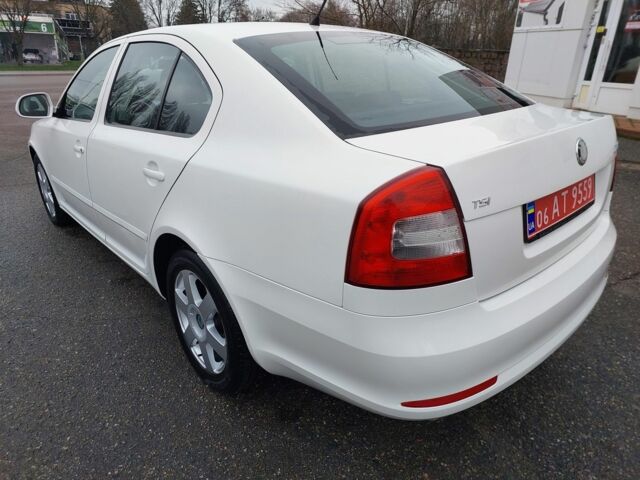 Белый Шкода Октавия, объемом двигателя 1.4 л и пробегом 187 тыс. км за 8000 $, фото 3 на Automoto.ua