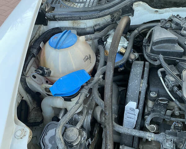 Білий Шкода Октавія, об'ємом двигуна 1.6 л та пробігом 330 тис. км за 6688 $, фото 20 на Automoto.ua