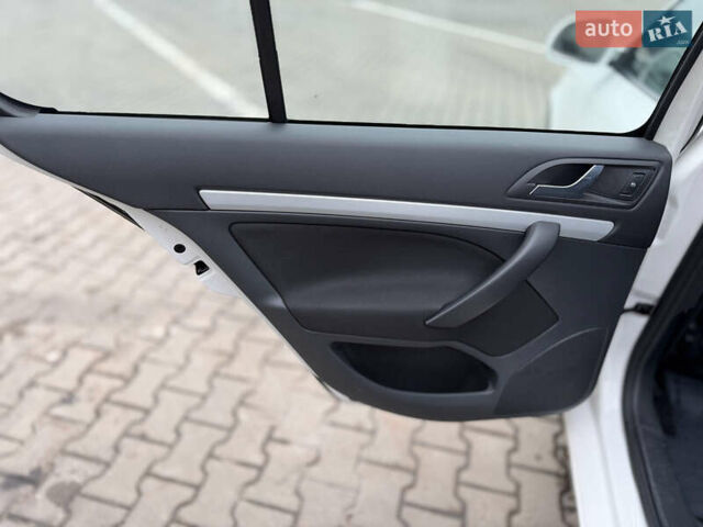 Белый Шкода Октавия, объемом двигателя 1.6 л и пробегом 239 тыс. км за 7999 $, фото 33 на Automoto.ua