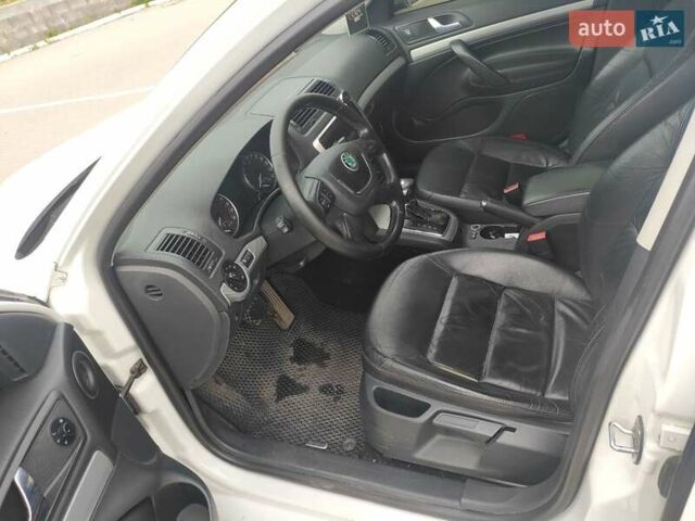 Белый Шкода Октавия, объемом двигателя 1.6 л и пробегом 327 тыс. км за 7100 $, фото 15 на Automoto.ua