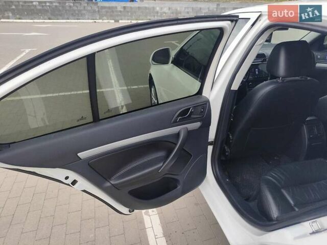 Белый Шкода Октавия, объемом двигателя 1.6 л и пробегом 327 тыс. км за 7100 $, фото 17 на Automoto.ua