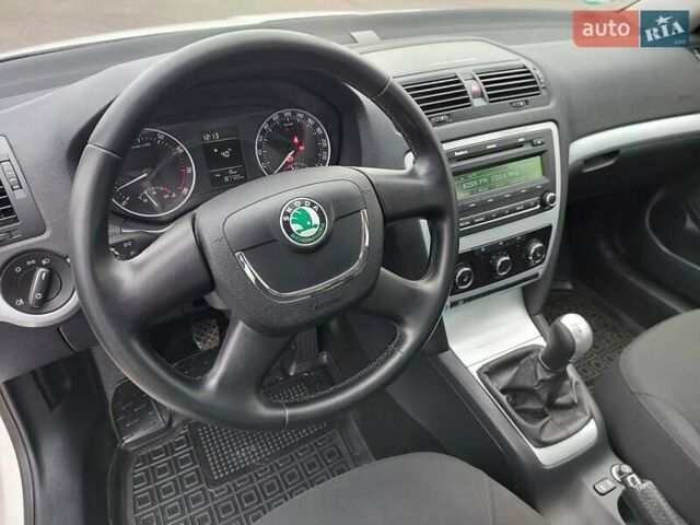 Белый Шкода Октавия, объемом двигателя 1.4 л и пробегом 187 тыс. км за 7800 $, фото 17 на Automoto.ua