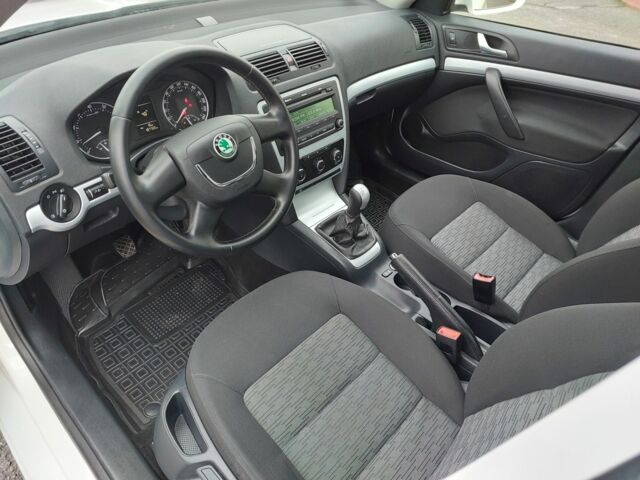 Белый Шкода Октавия, объемом двигателя 1.4 л и пробегом 187 тыс. км за 8000 $, фото 15 на Automoto.ua