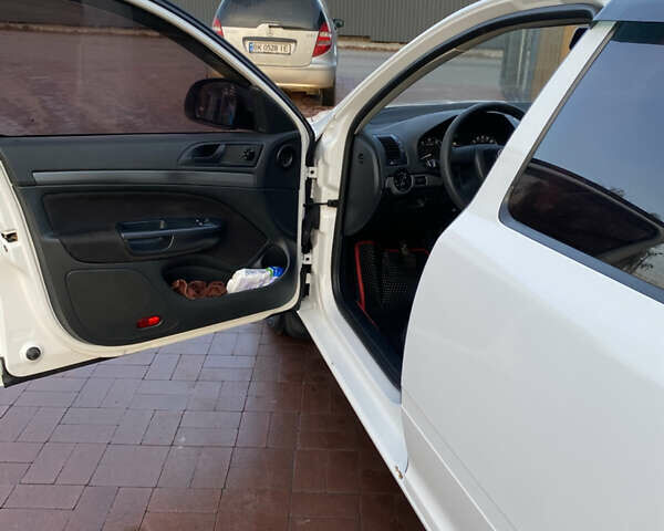 Білий Шкода Октавія, об'ємом двигуна 1.6 л та пробігом 330 тис. км за 6688 $, фото 9 на Automoto.ua