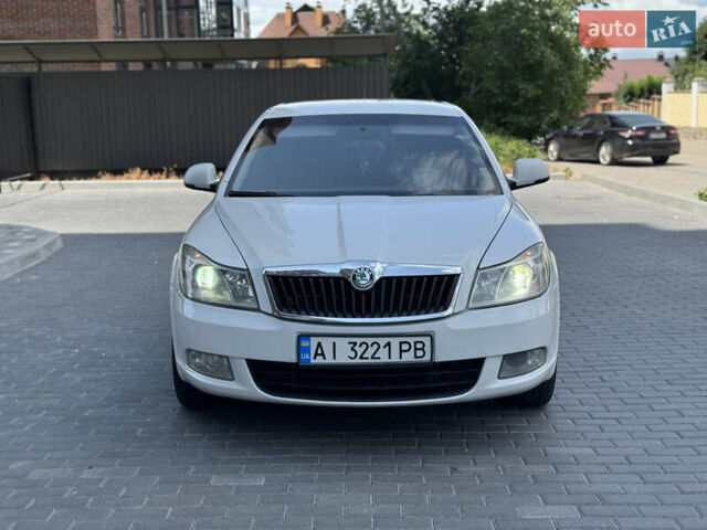 Белый Шкода Октавия, объемом двигателя 1.8 л и пробегом 283 тыс. км за 6499 $, фото 2 на Automoto.ua