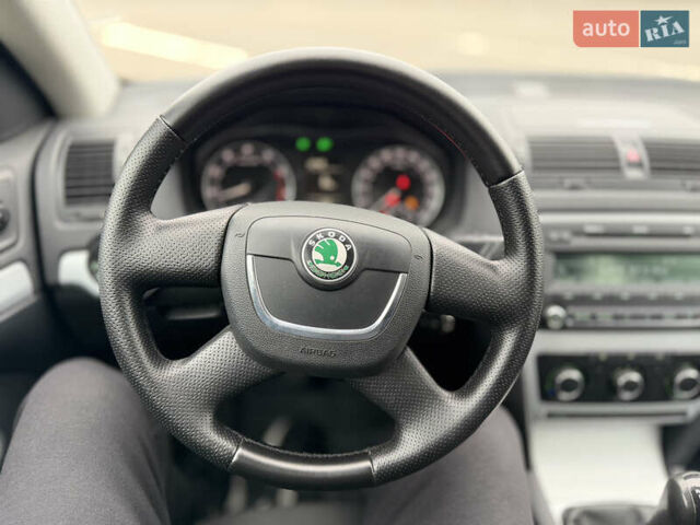 Белый Шкода Октавия, объемом двигателя 1.6 л и пробегом 239 тыс. км за 7999 $, фото 36 на Automoto.ua