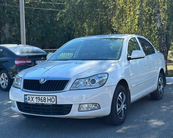 Белый Шкода Октавия, объемом двигателя 1.8 л и пробегом 251 тыс. км за 5500 $, фото 7 на Automoto.ua