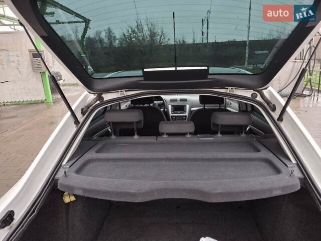 Белый Шкода Октавия, объемом двигателя 1.6 л и пробегом 240 тыс. км за 8100 $, фото 24 на Automoto.ua