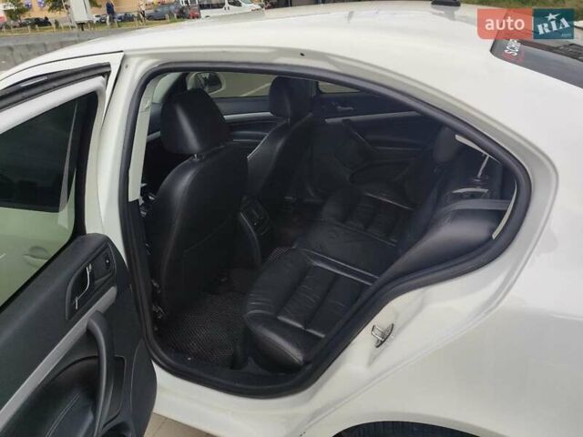 Белый Шкода Октавия, объемом двигателя 1.6 л и пробегом 327 тыс. км за 7100 $, фото 14 на Automoto.ua