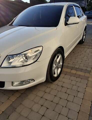 Шкода Октавия 2010 в Тернополе на Automoto.ua Белый Шкода Октавия, объемом двигателя 1.9 л и пробегом 347 тыс. км за 7500 $, фото 7 на Automoto.ua