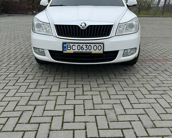Белый Шкода Октавия, объемом двигателя 1.6 л и пробегом 286 тыс. км за 7500 $, фото 3 на Automoto.ua