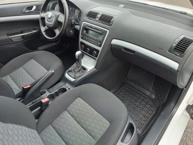 Белый Шкода Октавия, объемом двигателя 1.4 л и пробегом 187 тыс. км за 8000 $, фото 16 на Automoto.ua