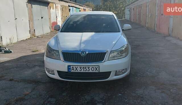 Белый Шкода Октавия, объемом двигателя 1.6 л и пробегом 250 тыс. км за 6500 $, фото 1 на Automoto.ua