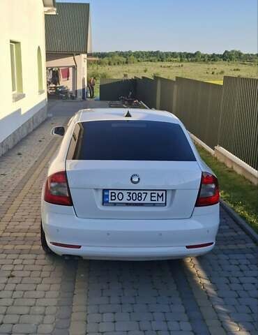 Шкода Октавия 2010 в Тернополе на Automoto.ua Белый Шкода Октавия, объемом двигателя 1.9 л и пробегом 347 тыс. км за 7500 $, фото 5 на Automoto.ua