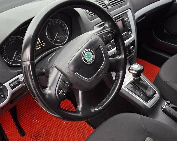 Белый Шкода Октавия, объемом двигателя 1.6 л и пробегом 240 тыс. км за 8100 $, фото 11 на Automoto.ua