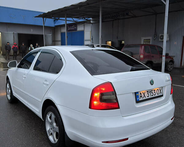 Білий Шкода Октавія, об'ємом двигуна 1.6 л та пробігом 251 тис. км за 5999 $, фото 10 на Automoto.ua