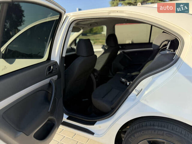 Білий Шкода Октавія, об'ємом двигуна 1.8 л та пробігом 270 тис. км за 5900 $, фото 7 на Automoto.ua