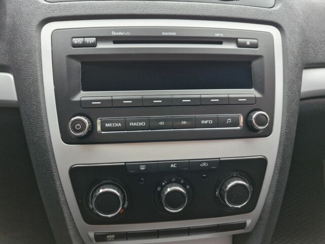 Білий Шкода Октавія, об'ємом двигуна 1.6 л та пробігом 200 тис. км за 8300 $, фото 17 на Automoto.ua