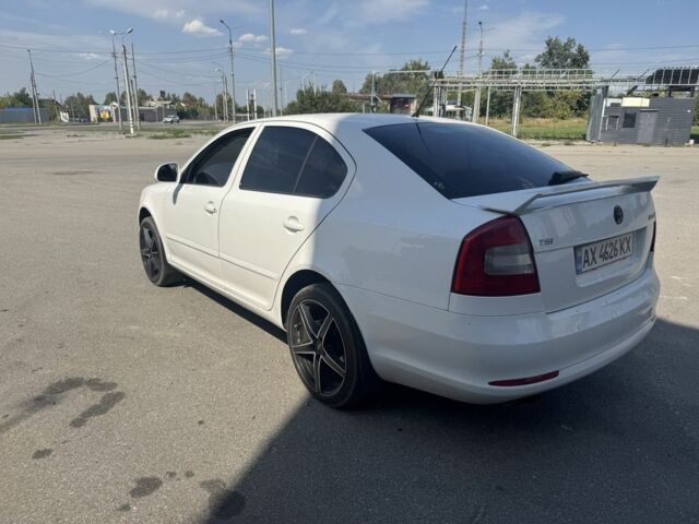 Белый Шкода Октавия, объемом двигателя 1.8 л и пробегом 216 тыс. км за 8400 $, фото 3 на Automoto.ua