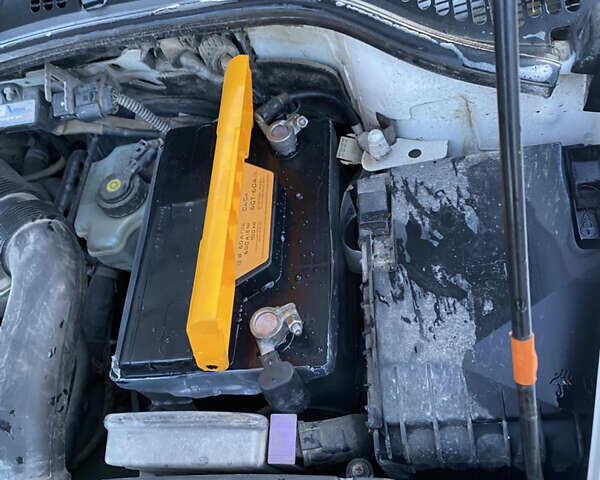 Білий Шкода Октавія, об'ємом двигуна 1.6 л та пробігом 330 тис. км за 6688 $, фото 17 на Automoto.ua