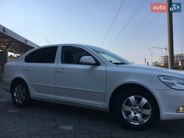 Белый Шкода Октавия, объемом двигателя 1.9 л и пробегом 250 тыс. км за 8500 $, фото 2 на Automoto.ua