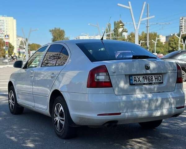 Білий Шкода Октавія, об'ємом двигуна 1.8 л та пробігом 251 тис. км за 5450 $, фото 4 на Automoto.ua