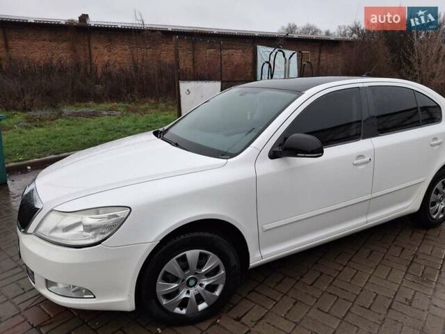 Белый Шкода Октавия, объемом двигателя 1.6 л и пробегом 240 тыс. км за 8100 $, фото 5 на Automoto.ua