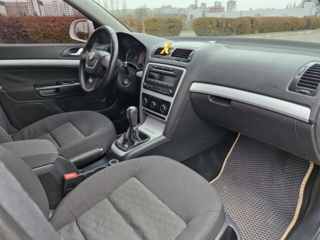 Білий Шкода Октавія, об'ємом двигуна 1.6 л та пробігом 200 тис. км за 8300 $, фото 9 на Automoto.ua