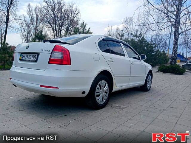 Белый Шкода Октавия, объемом двигателя 1.6 л и пробегом 155 тыс. км за 7600 $, фото 2 на Automoto.ua