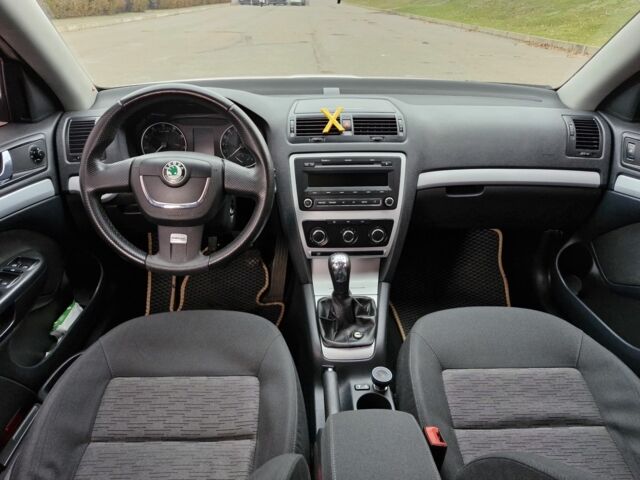 Білий Шкода Октавія, об'ємом двигуна 1.6 л та пробігом 200 тис. км за 8300 $, фото 12 на Automoto.ua