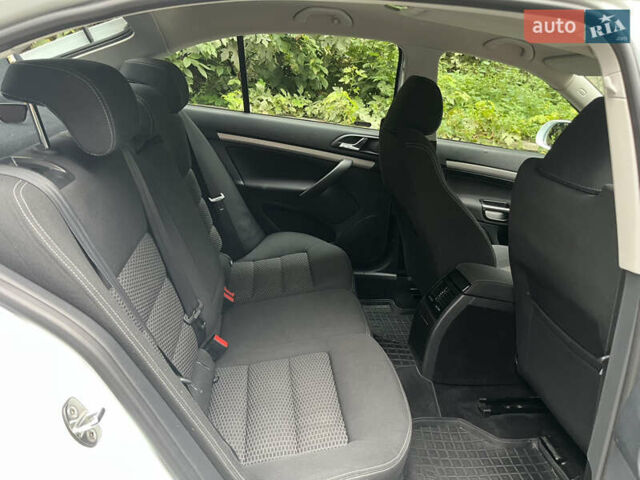 Белый Шкода Октавия, объемом двигателя 1.2 л и пробегом 238 тыс. км за 5500 $, фото 15 на Automoto.ua