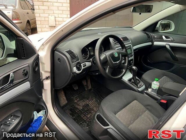 Белый Шкода Октавия, объемом двигателя 1.6 л и пробегом 257 тыс. км за 7000 $, фото 8 на Automoto.ua