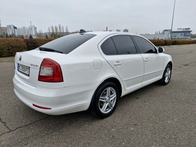 Білий Шкода Октавія, об'ємом двигуна 1.6 л та пробігом 200 тис. км за 8300 $, фото 2 на Automoto.ua