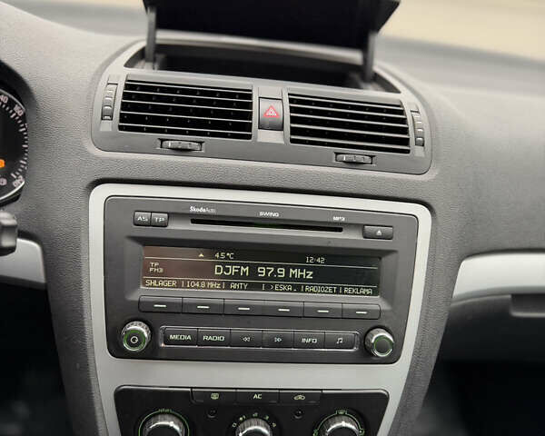 Белый Шкода Октавия, объемом двигателя 1.6 л и пробегом 239 тыс. км за 7999 $, фото 38 на Automoto.ua