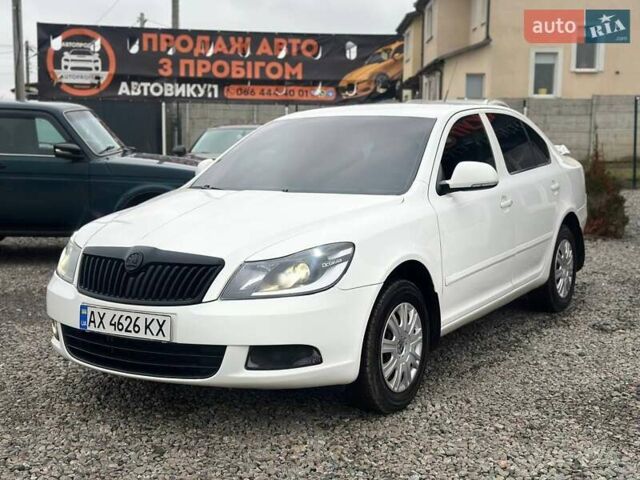 Белый Шкода Октавия, объемом двигателя 1.8 л и пробегом 218 тыс. км за 7200 $, фото 2 на Automoto.ua