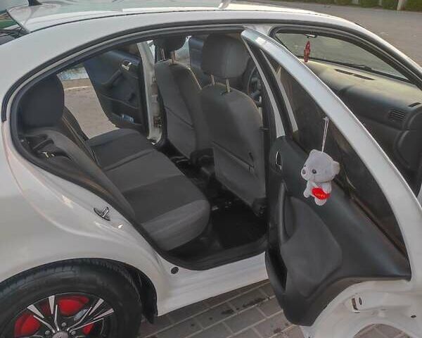Белый Шкода Октавия, объемом двигателя 1.4 л и пробегом 180 тыс. км за 5700 $, фото 11 на Automoto.ua