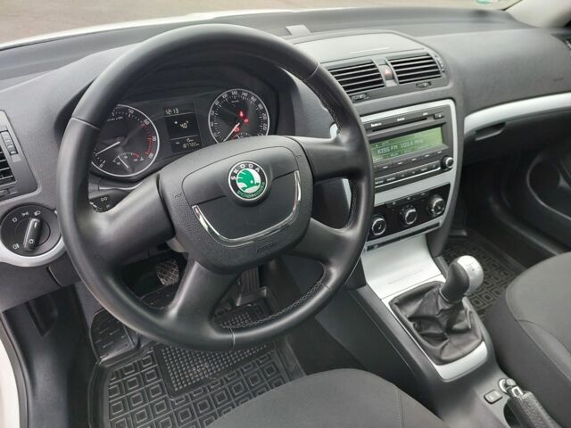 Белый Шкода Октавия, объемом двигателя 1.4 л и пробегом 187 тыс. км за 8000 $, фото 14 на Automoto.ua