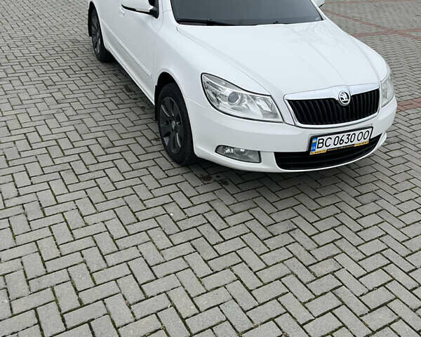 Белый Шкода Октавия, объемом двигателя 1.6 л и пробегом 286 тыс. км за 7500 $, фото 4 на Automoto.ua